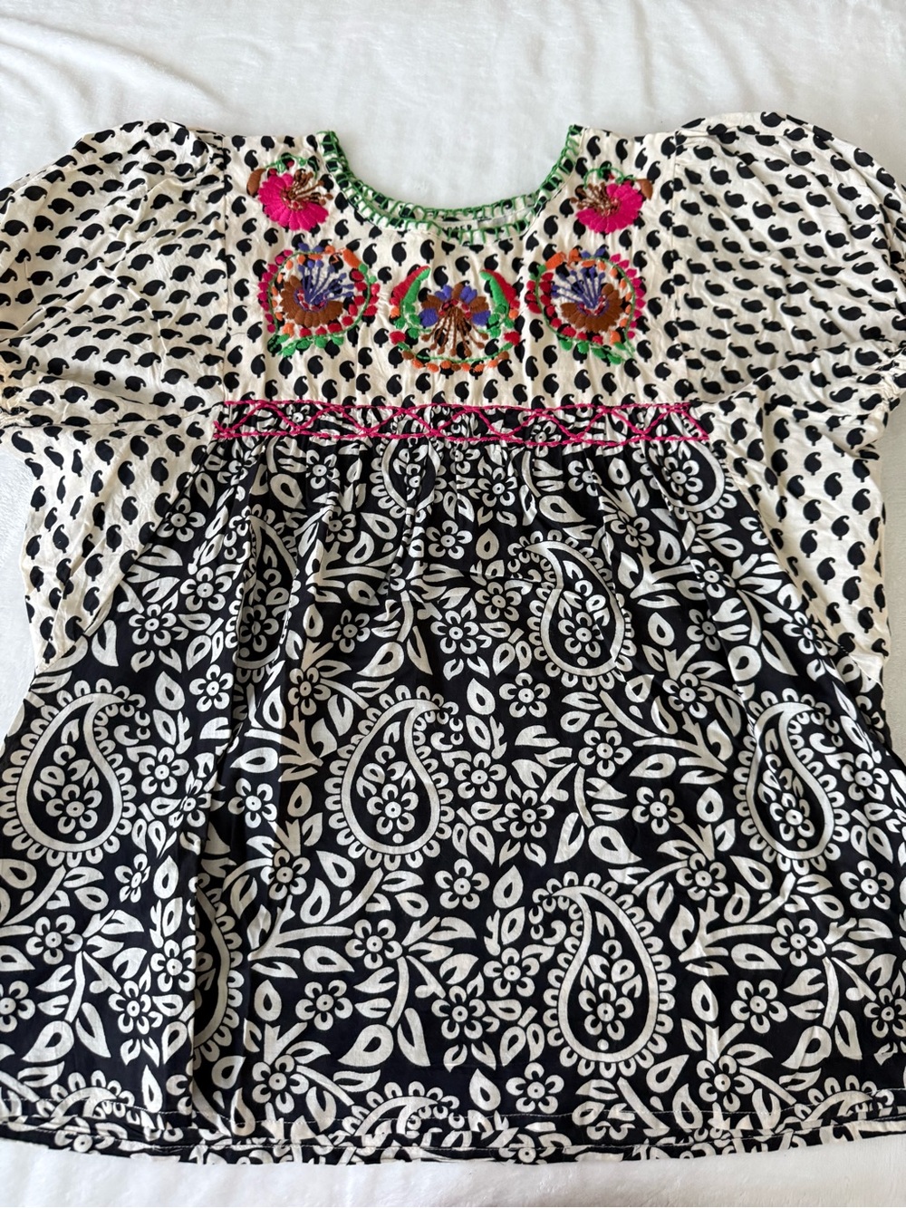 Sister Mary black & white boho blouse Oaxacan-inspired floral embroidery L D86